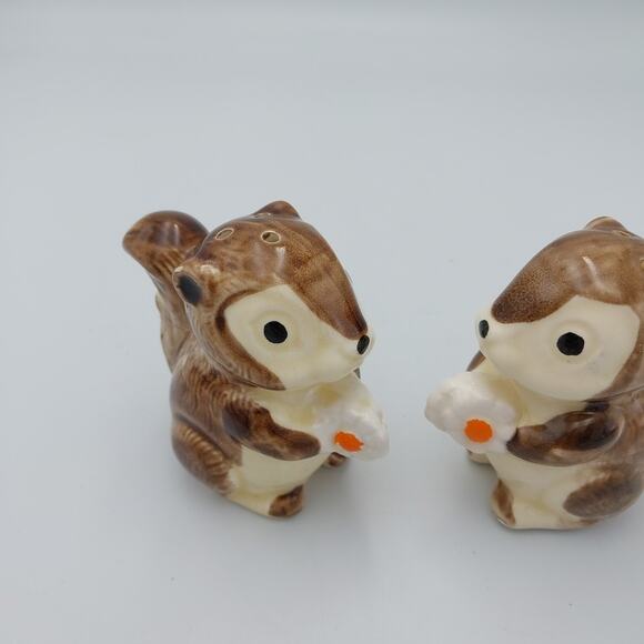 Vintage Ceramic Squirrel Salt and Pepper Shakers - Picture 3 of 5